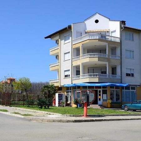 Kirovi House - Guest Rooms Carewo Zewnętrze zdjęcie