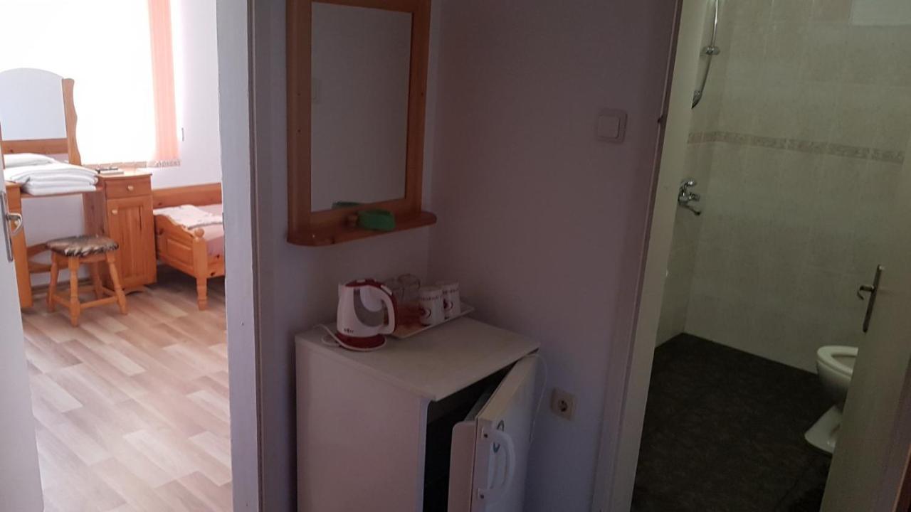 Kirovi House - Guest Rooms Carewo Zewnętrze zdjęcie