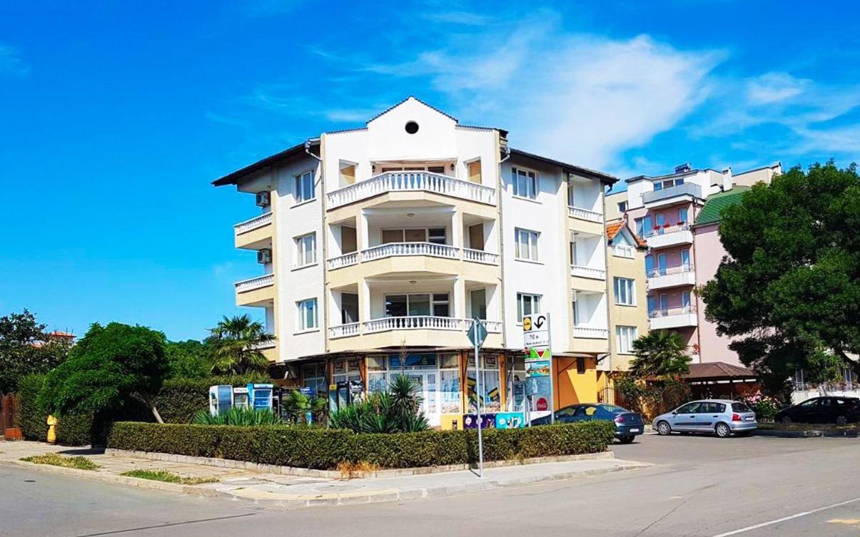 Kirovi House - Guest Rooms Carewo Zewnętrze zdjęcie