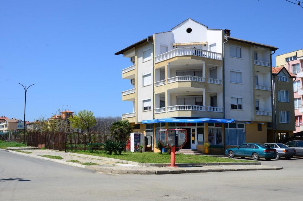 Kirovi House - Guest Rooms Carewo Zewnętrze zdjęcie