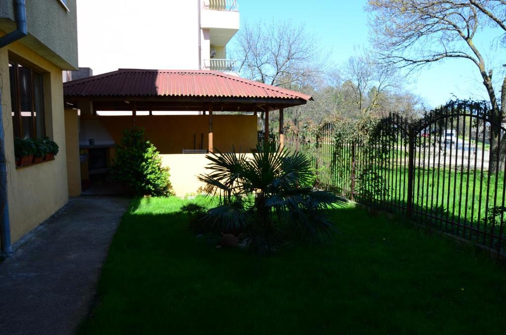 Kirovi House - Guest Rooms Carewo Zewnętrze zdjęcie